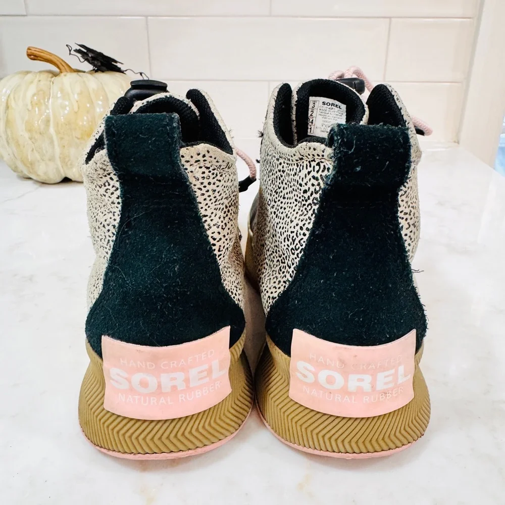 3Y Sorel Kids Black, Pink & Tan Leopard Rain + Snow Boots